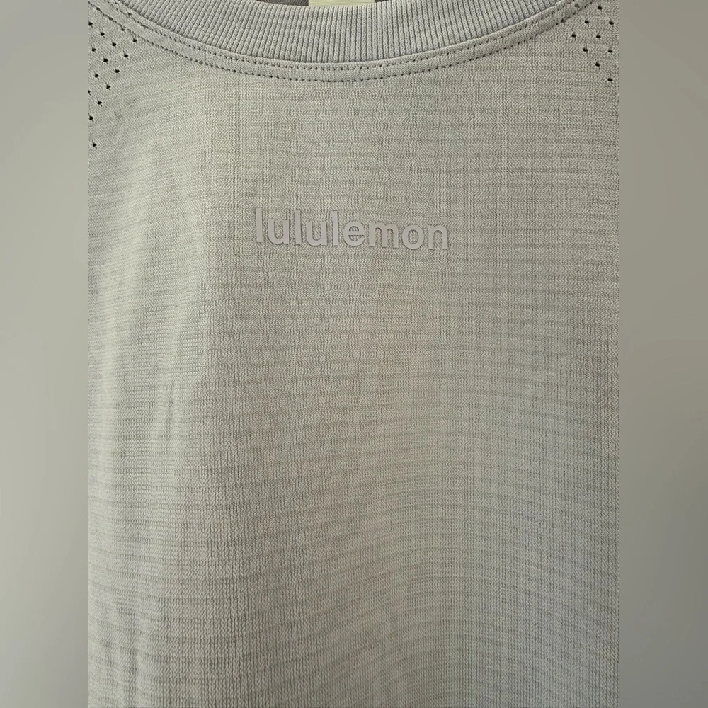 lululemon - Swiftly High-Low Cropped Tank - LAVENDER FROST